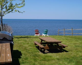 Lakefront 2 Br Cottage - Between Rochester And Niagara Falls - Kent - Beach