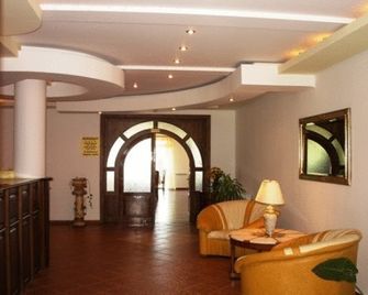 호텔 웰스 - 베스테페 - 로비