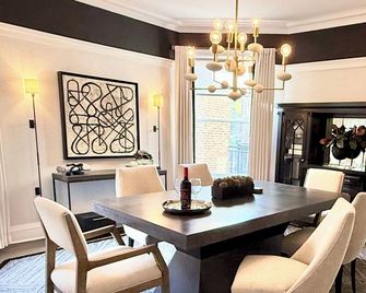 Stylish-Local-Comfy-Safe 4 Night Min. - Chicago - Salle à manger