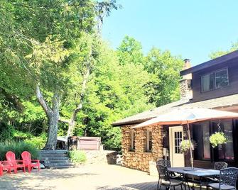 Beautiful Private Stone Home in the Hudson Valley - Pine Bush - Patio