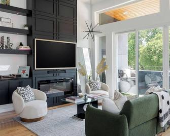 Modern Luxury Art Themed Getaway - Dallas - Sala de estar