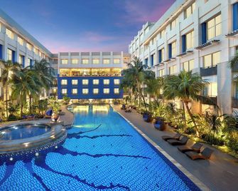 Ibis Styles Jakarta Mangga Dua Square - Yakarta - Piscina