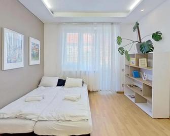 2br Apt With Free Garage Parking, Close - Bratislava - Bedroom