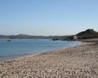 House/villa with sea view garden 900 mt from rena majore beach - Aglientu - Strand