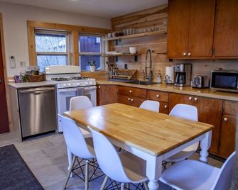 Xplorer II - Keene | Modernized Private Apartment in Town | Centrally Located to Major Trailheads - Keene - Cocina