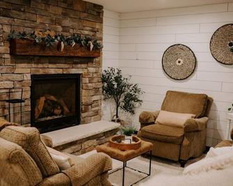 Large Retreat Minutes From Both Downtowns, Mall Of America, And Airport - Mendota Heights