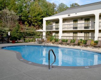 Park Inn by Radisson, Columbus State University Area - קולומבוס - בריכה