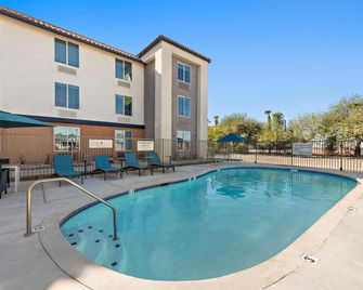 Hampton Inn by Hilton Calexico - Calexico - Bazén