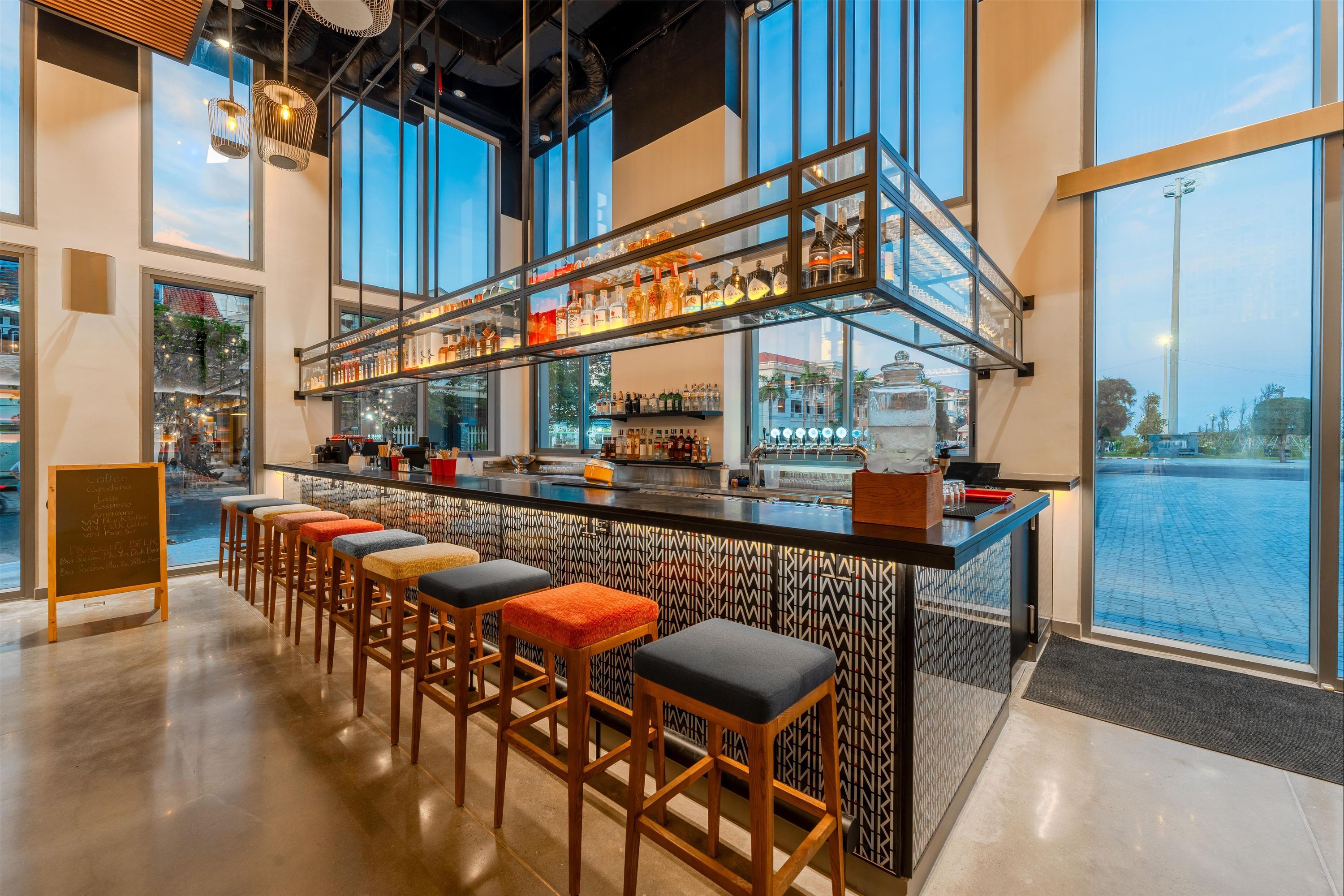 Wink Hotel Tuy Hoa Beach, Unscripted by Hyatt - Tuy Hoa - Bar