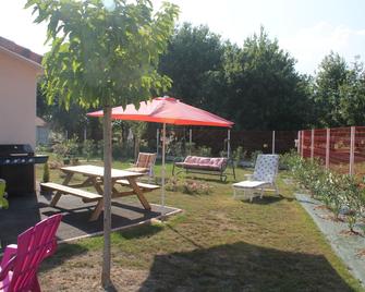 B&B La Garona - Saint-Nicolas-de-la-Grave - Patio