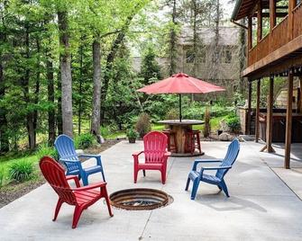 Holy Water's Hideout. - Grayling - Patio