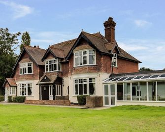 Maple Manor Hotel - Crawley - Rakennus