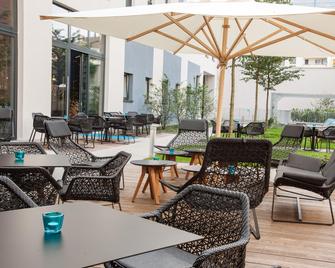 Motel One Düsseldorf Hauptbahnhof - Düsseldorf - Patio