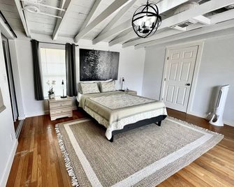 3br XL Bath 5 Min to Downtown Large Gated Parking - San Antonio - Bedroom