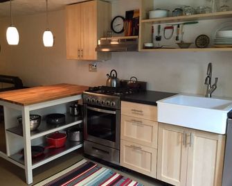 Rustic, Artsy & Cozy Getaway Cabin In Laurel Highlands- Minutes From Ligonier - Ligonier - Cocina