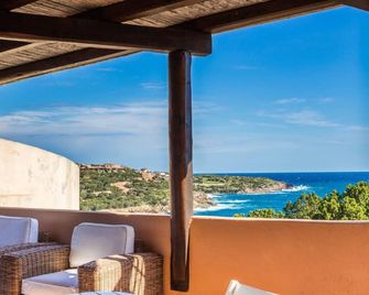 Cala Flores Sea View Apt 400m from the beach! - Porto Cervo - Balcony