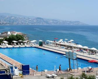Locazione Turistica Marina - Ospedaletti - Pool