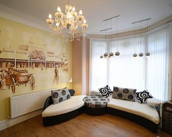 The Winter Garden Suites - Blackpool - Living room