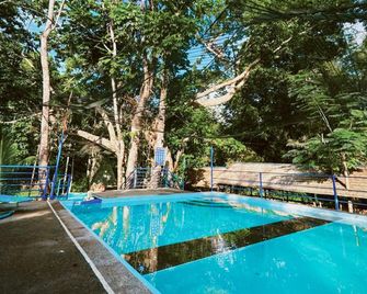 El Bosque Resort - קורון