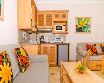 Hawaii Resort Family Suites - Anyar - Habitación
