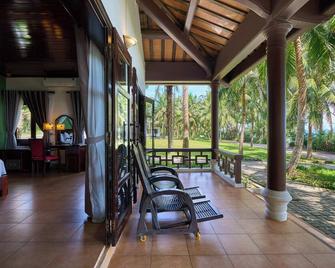 Lang Co Beach Resort - Phu Loc - Патіо