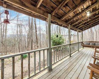 Hidden Creek Cabin - Franklin - Balcón