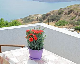 Morfeas Hotel - Trypiti - Balcony