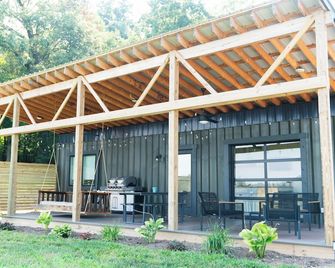 Shipping Container in Amish Country - Sugarcreek - Patio