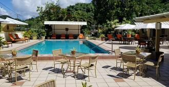 Blue Horizons Garden Resort - Saint George's - Alberca