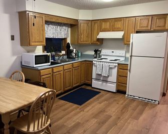 Cozy home 13 minutes from Killington- child & dog friendly - Mendon - Kitchen