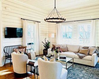 The Mcgregor House Featured On Hgtv - Mc Gregor - Sala de estar