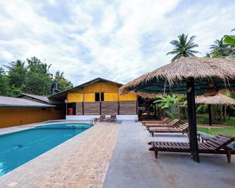 Ayurvedic Lanka Wellness Hotel - Habarana - Bazén
