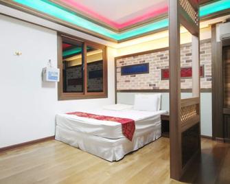 The Sharp Motel - Tongyeong - Habitación