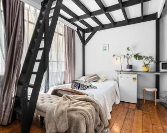 Carlton-private loft rooms. #TaylorSwiftEras #Melbourne Accom - Melbourne - Bedroom