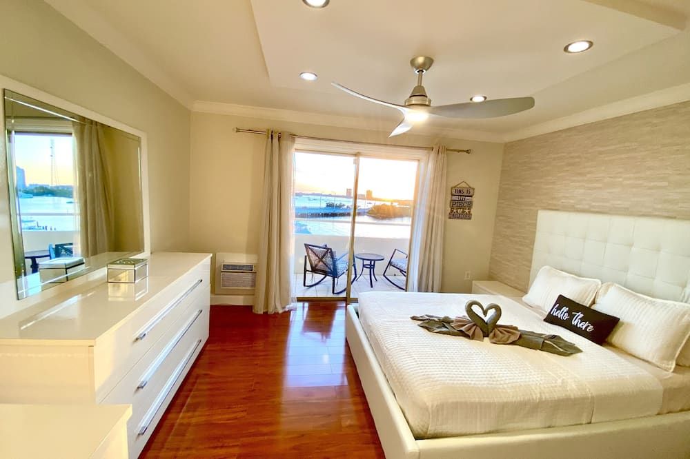 Deluxe waterfront one bedroom apartment with Miami Skyline view, free parking 5 mins drive to Miami Beach - Miami Beach - Habitación