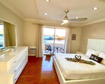 Deluxe waterfront one bedroom apartment with Miami Skyline view, free parking 5 mins drive to Miami Beach - Miami Beach - Chambre