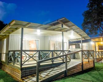 Big4 Moruya Heads Easts Dolphin Beach Holiday Park - Moruya - Building