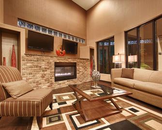Best Western Plus Lackland Hotel & Suites - San Antonio - Wohnzimmer