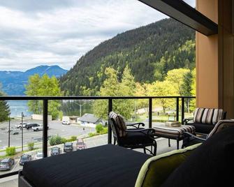Brand New Penthouse with Lake and Mtn Views - Harrison Hot Springs - Balcony