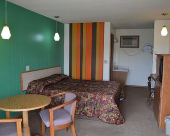 Edgetowner Motel - De Soto - Bedroom