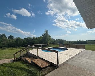 Home w/ Pool on Lake Rathbun – less than 1 Mile to Boat Ramp! - Mystic - Alberca