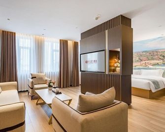 Tai Er Zhuang Hotel - Zaozhuang - Living room