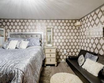 Nice Cozy Room By Empire City Casino And Cross County Mall - Yonkers - Bedroom