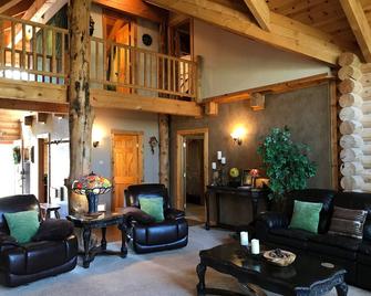 Luxury Log Home Retreat near Zion National Park - Toquerville - Living room