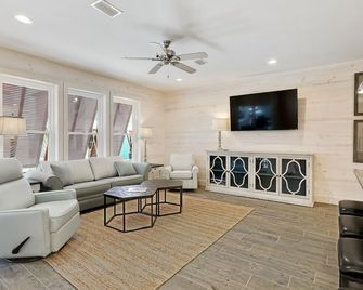 Stunning Updated Cottage On The Beach! - Orange Beach - Living room