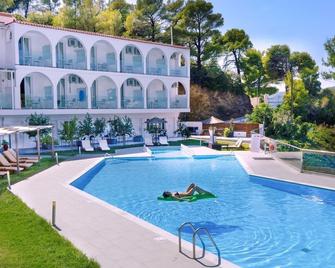 Hotel Punta - Skiathos - Pool