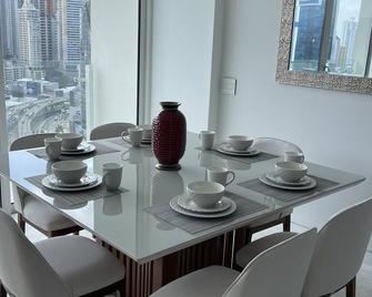 Ocean-view Luxe 2-Bedroom at Magnificent Wanders Yoo, Ave Balboa, Panama City! - Panama City - Salle à manger