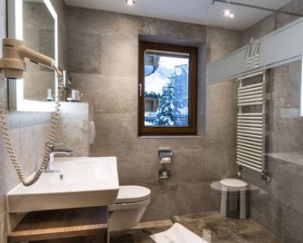 Hotel Grieserin - Sankt Anton am Arlberg - Baño