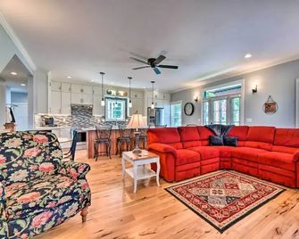 Charming Lake Erie Getaway Walk to Beach - North East