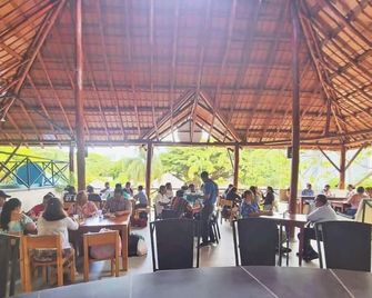 서프 랜치 호텔 & 리조트 - 산 후안 델 수르 - 레스토랑